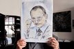Jaroslav Kubera s vlastním portrétem, který dostal jako dárek v předvolební kampani od fanouška