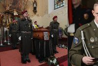 Pohřeb válečného hrdiny Jaroslava Mevalda: Ke konci měl problémy s chůzí, prozradil kamarád, který byl u osudného útoku
