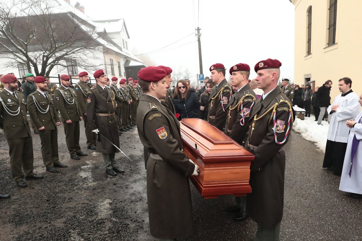 Pohřeb válečného hrdiny Jaroslava Mevalda