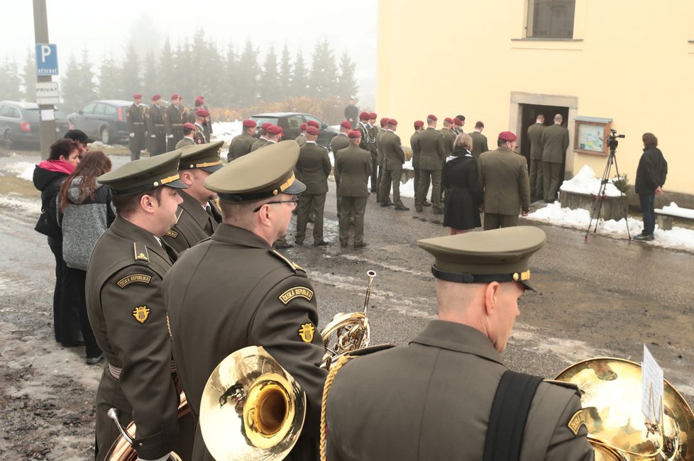 Pohřeb válečného hrdiny Jaroslava Mevalda