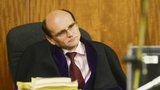 Žalobci chtějí soudce Elischera a dalších pět obviněných držet ve vazbě