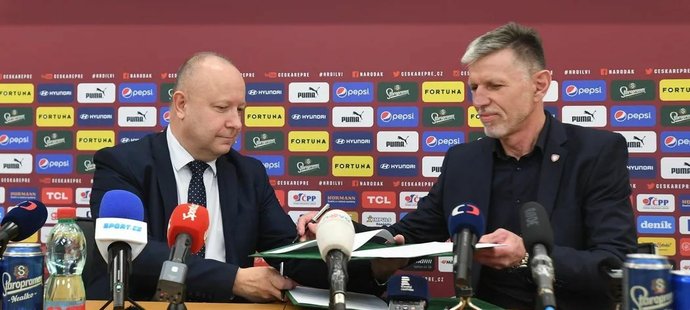 Teď už bývalý trenér se šéfem FAČR Fouskem se domluví, komu co kápne.