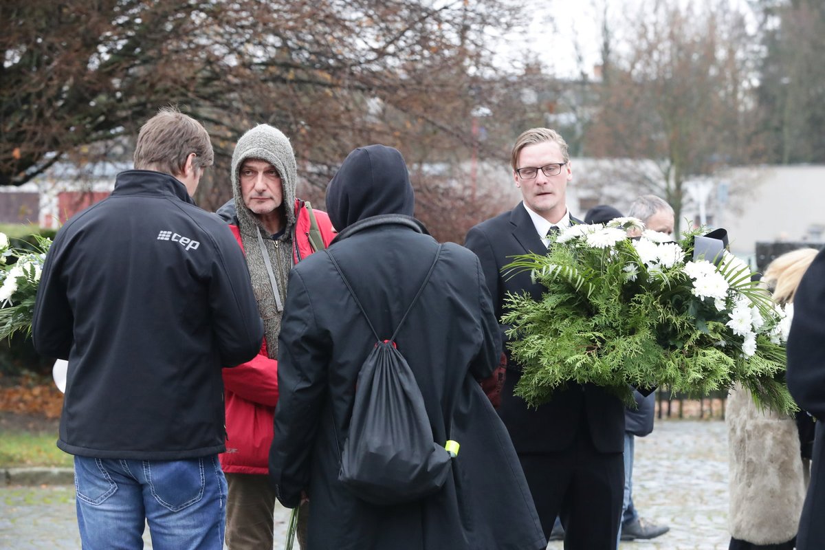 Obřadní síň krematoria v Třebíči zaplněná do posledního místa!