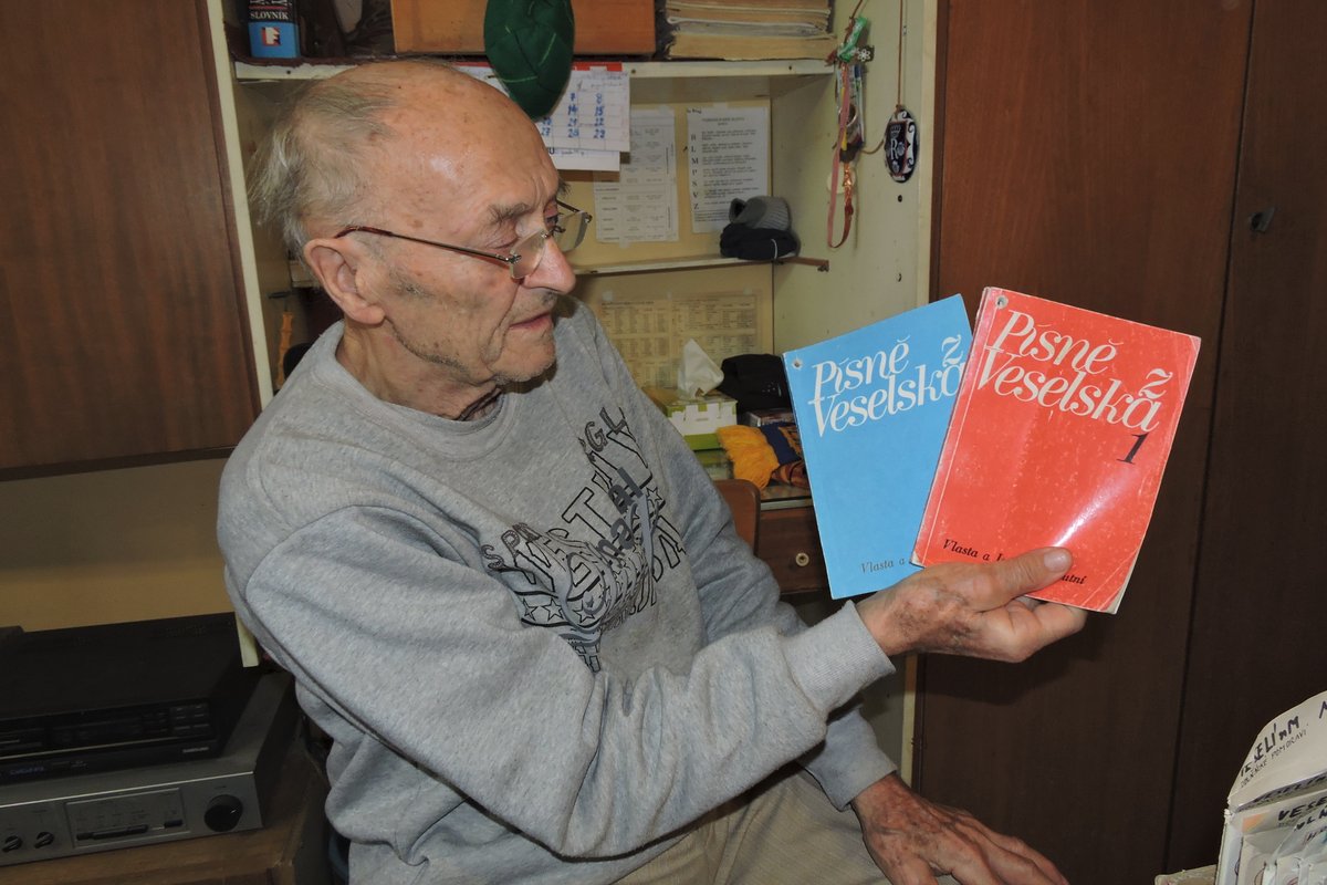 Manželům se podařilo vydat Písně z Veselska už v roce 1970. Jednalo se tehdy o desítky písní ve dvou zpěvnících. Od té doby ale jejich sbírka výrazně narostla.