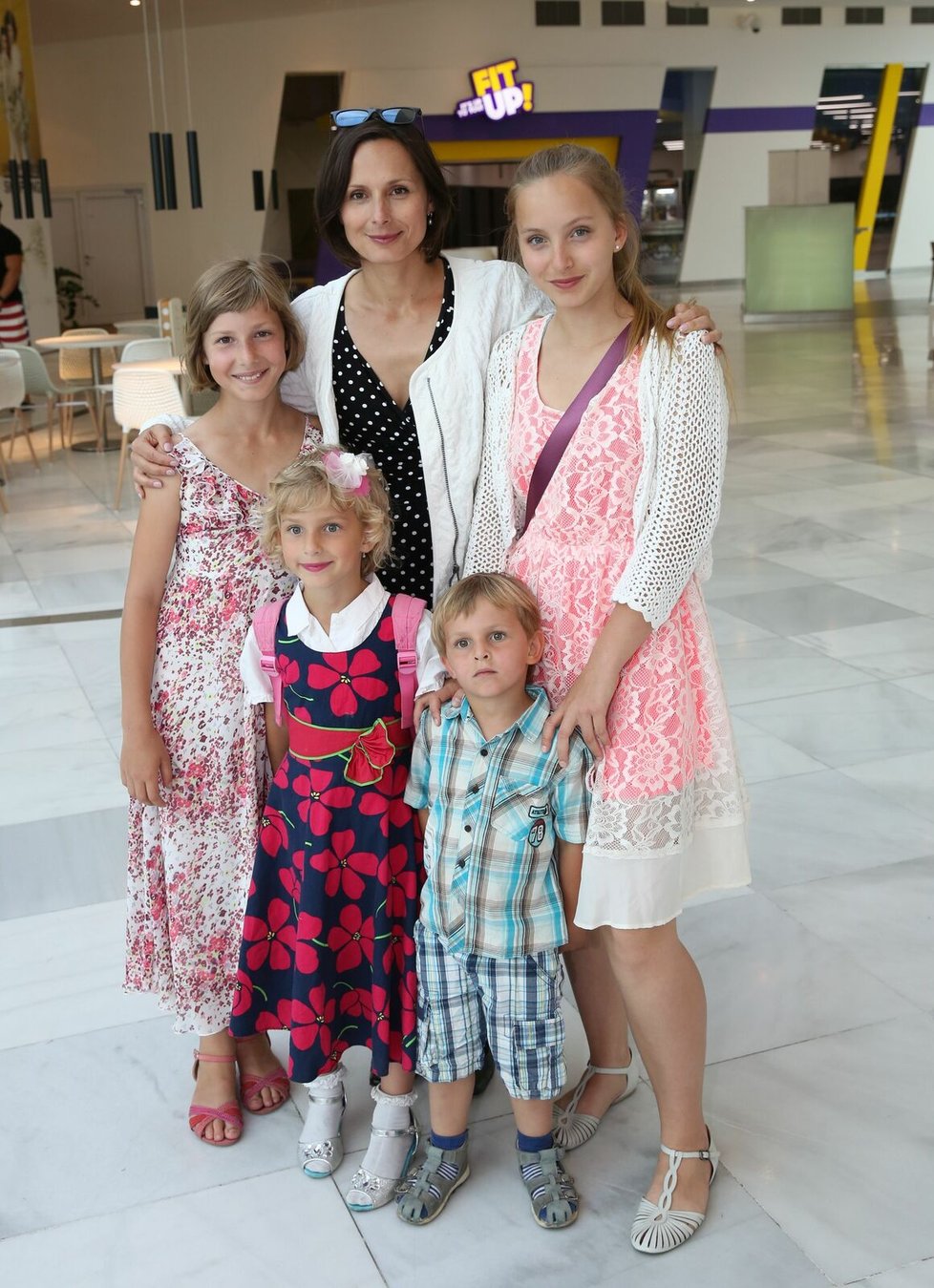 Zdeňka Žádníková Volencová s dětmi Janou, Zuzanou, Jiřím a Andreou před šesti lety.