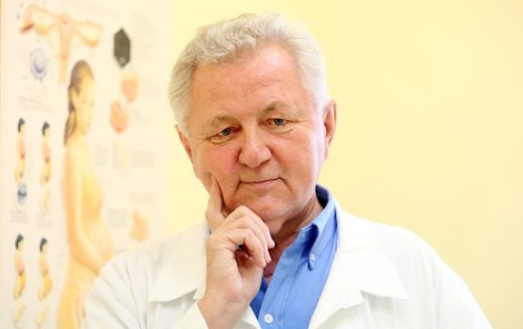 Docent Zvěřina má dlouholeté zkušenosti, přesto ho občas některý pacient překvapí.