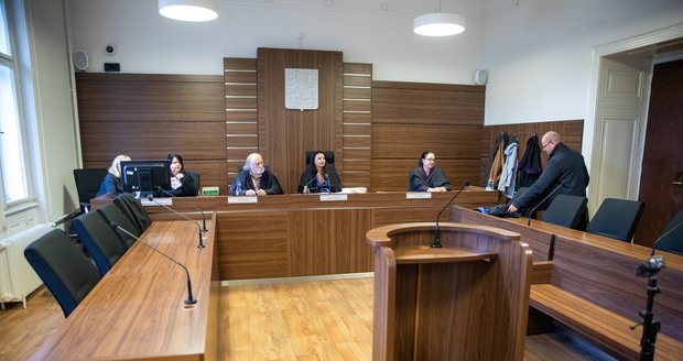 Vražedkyně Jaroslava Fabiánová u soudu (30. listopadu 2022)