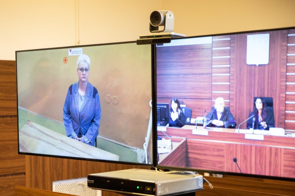 Vražedkyně Jaroslava Fabiánová u soudu (30. listopadu 2022)