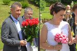 Svatbu Jaroslavy Jermanové si nenechal ujít ani šéf ANO Andrej Babiš. Dorazil s pugetem rudých růží.