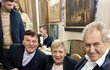 Obermaierová s exprezidentem Milošem Zemanem a kolegou Pavlem Trávníčkem. Obermaierová s exprezidentem Milošem Zemanem a kolegou Pavlem Trávníčkem.