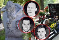 Lidé vzpomínají u hrobů hokejistů od Jaroslavle: Jako by to bylo včera...