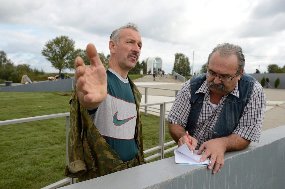 Očitý svědek Nikolaj Vasiljevskij na místě havárie ve vesnici Tunošna