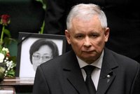 Kaczyński měl utrženou ruku, bratr poznal jizvu