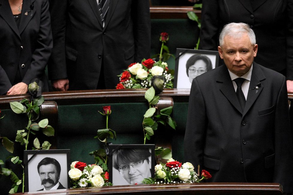 Bratr zesnulého prezidenta, Jaroslaw Kaczyński smutečním rouzloučení v parlamentu