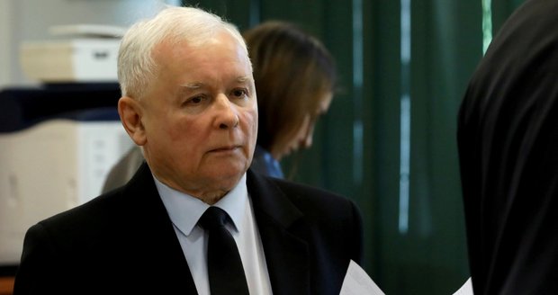 Poláci opět vystrkují růžky: Kaczyński obvinil Rusko z letecké katastrofy u Smolenska