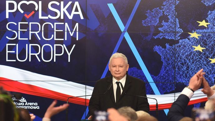 Jaroslaw Kaczyński slaví drtivé vítězství své strany v eurovolbách