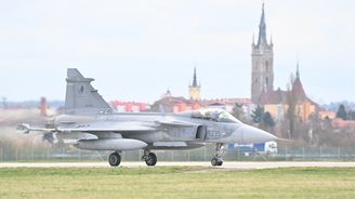 Stíhačky přeletí nad Prahou. Slavnostní průlet připomene 25. výročí vstupu Česka do NATO