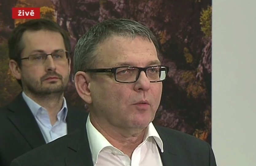 Čech Petr Jašek po návratu ze Súdánu s ministrem zahraničí Lubomírem Zaorálkem