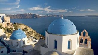 Řecký turistický tahák Santorini je bez proudu. Vyhořela elektrárna