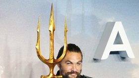 Jason Momoa na premiéře svého nového filmu Aquaman