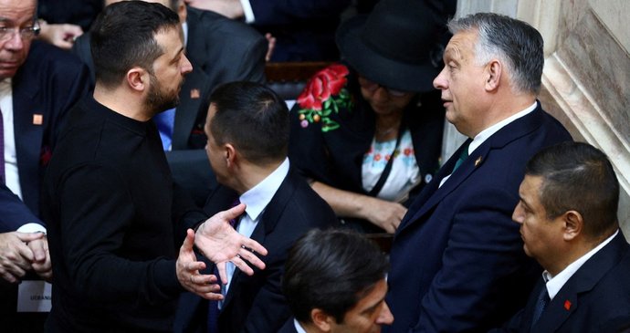 Zelenskyj měl s Orbánem "maximálně přímočarou konverzaci" (10. 12. 2023).