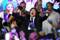 Tvrdé škrty dopadly také na důchodce. Prezidentova strana v Argentině volby vyhrála i tak