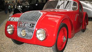 Jawa 700 a 750 (1933–1937): Od motorek k autům
