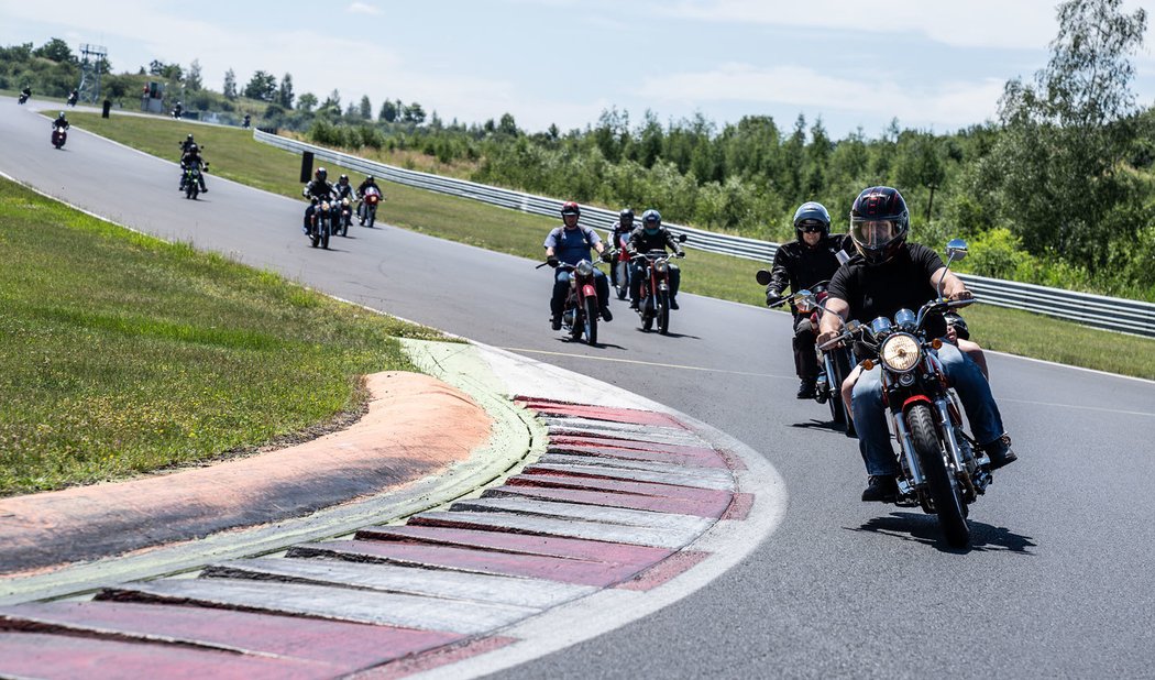 V Mostě proběhl sraz motocyklů Jawa