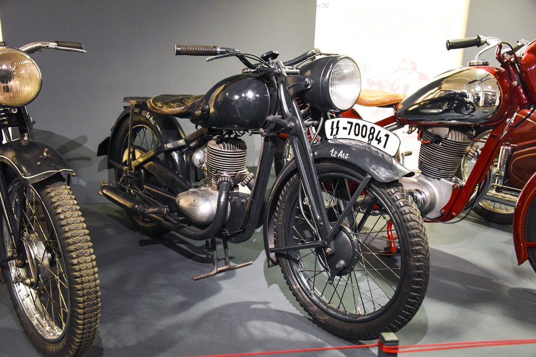 Jawa 250 DIN (1942)