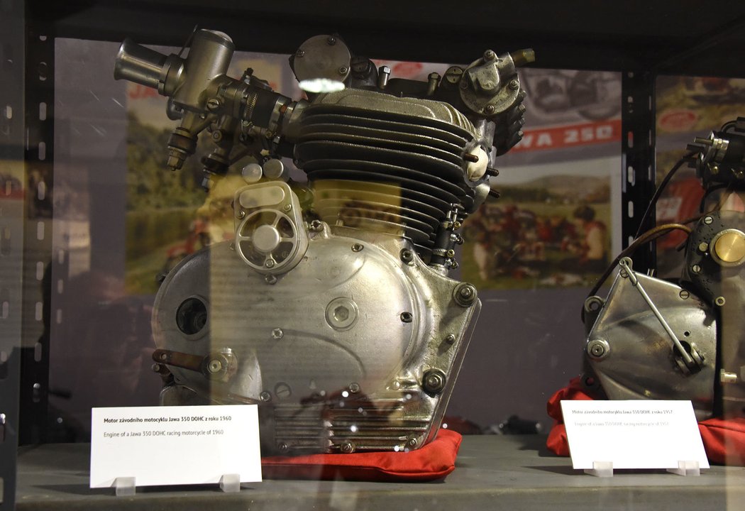 Motor závodního motocyklu Jawa 350 DOHC (1960)