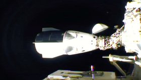 Přílet lodi Dragon Resilience na ISS