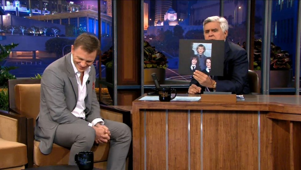 Jay Leno si ve své talkshow vystřelil z Daniela Craiga, filmového Jamese Bonda. Ukázal mu jeho fotku z dětství!