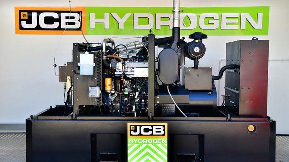 JCB představilo svůj nový vodíkový motor, oproti dieselu je o 98 % čistší