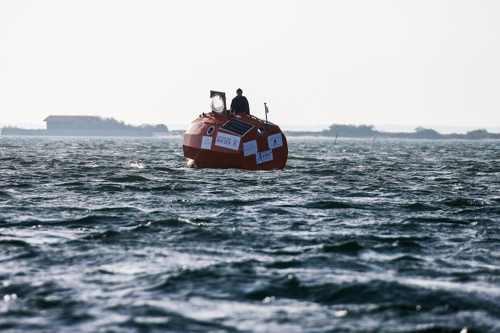 V roce 2019 překonal Atlantik v obřím sudu