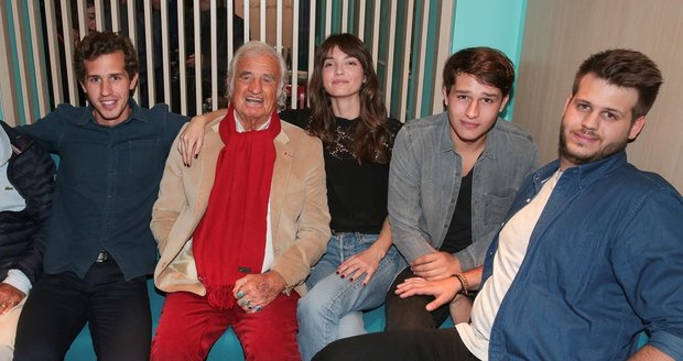 Belmondo se svými vnoučaty