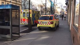 V jedno z bytů v Ječné ulici v sobotu odpoledne zasahovali pražští záchranáři. Vyjížděli k případu zraněného muže.
