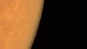Jeden z prvních snímků Marsu pořízených indickou sondou Mangalján
