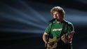 Jedenadvacetiletý Ed Sheeran dostal cenu pro zpěváka a objev roku