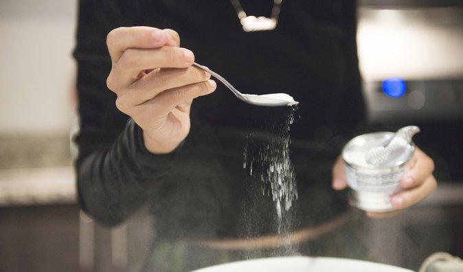 Jedlá soda vyčistí organismus i lednici. Jak ji správně používat?