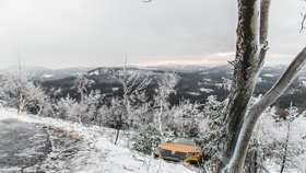 Auto na Jedlové hoře.