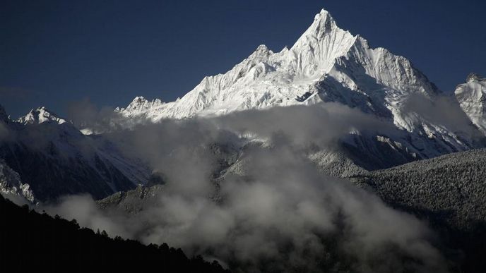 Jedna z nejvyšších nezlezených hor světa, 6740 metrů vysoká Khawakarpo.