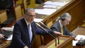 Jednání Sněmovny: Kalousek kritizoval Babiše za nepřítomnost.
