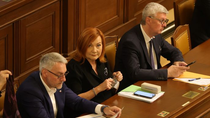 Jednání Sněmovny: Alena Schillerová (25.8.2026) Jednání Sněmovny: Alena Schillerová (25.8.2026)