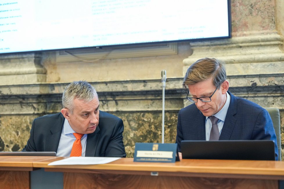 Jednání vlády: Ministr průmyslu a obchodu Jozef Síkela (za STAN) a ministr dopravy Martin Kupka (ODS) (8. 3. 2023)
