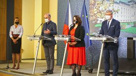 Tiskovka po jednání vlády: Ministři Jan Blatný (za ANO) a Jana Maláčová (ČSSD) a vicepremiér Karel Havlíček (za ANO)