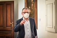 Zaorálek skončil náhle v nemocnici. V IKEM je kvůli horečkám a stav se nelepší, přiznal