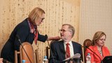 Vláda prodloužila stopku pro Rusy a Bělorusy. Zákon o lobbingu ministři zase odložili