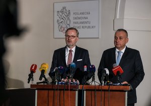 Petr Fiala a Jozef Síkela po jednání vlády ve Sněmovně