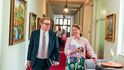 Tünde Bartha s Alešem Juchelkou (ANO) při příchodu na jednání vlády Tünde Bartha s Alešem Juchelkou (ANO) při příchodu na jednání vlády