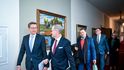 Jednání vlády 14. 2. 2024: Ministr Martin Kupka společně s premiérem Petrem Fialou a dalšími ministry přicházejí na jednání vlády